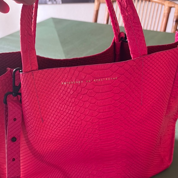 Pink Textured Tote Bag with Structured Design - Picture 1 of 10